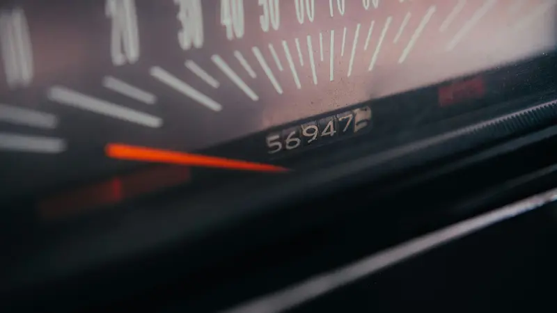Tachometer mit Kilometerstand